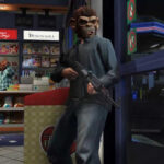 Character using snacks in GTA 5 Online combat for health regeneration