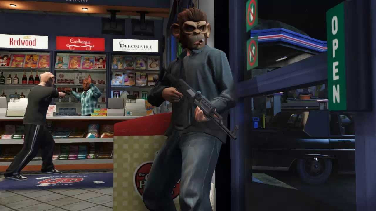 Character using snacks in GTA 5 Online combat for health regeneration