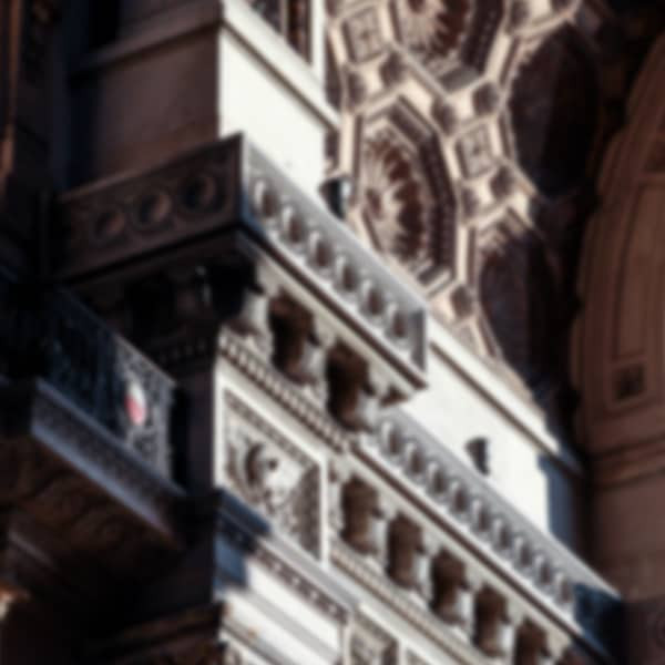 Image showing the difference between standard upscaling and AI upscaling, highlighting the pixelation in standard methods